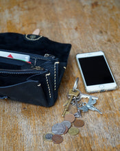Load image into Gallery viewer, ISANDO LEATHER PURSE

